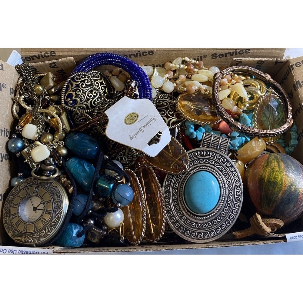 MIXED COSTUME JEWELRY LOTā #8 SMALL FLAT RATE BOX 2lb4oz Wearable NOT Junk Craft